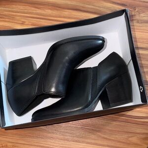 Naturalizer Black Leather Block Heel Ankle Boots